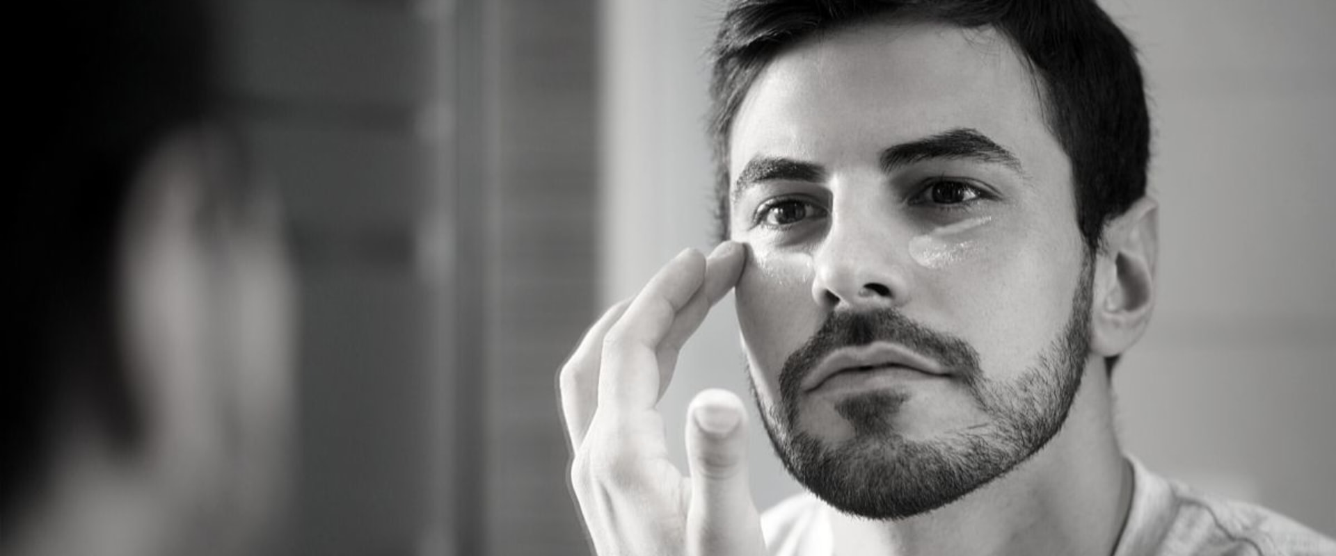 The Ultimate Guide to Reducing Dark Circles and Puffiness Under the Eyes for Men